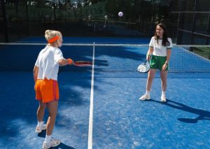 Geniet van een verfrissend drankje na het tennissen of padellen bij TC Velina in Geraardsbergen
